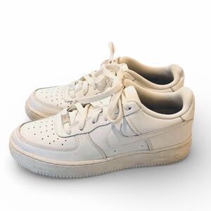 Nike Air Force 1 Triple White Sneakers Youth 6.5Y Women 8 Men 6 Classic AF1